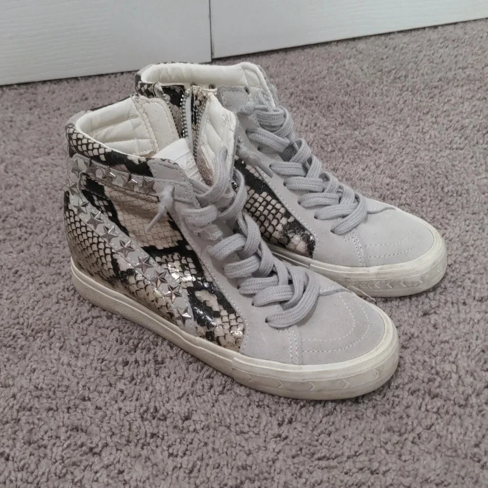 Vintage Havana Snakeskin Star Studded Hidden Wedge High Top Sneakers Grey 4.5